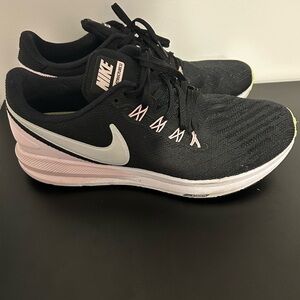 Nike womens shoes. Size 10. Black and pink